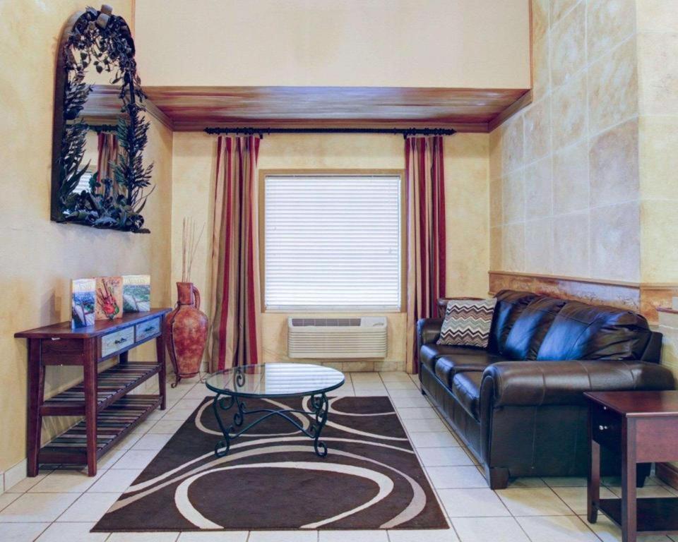 Quality Inn & Suites Airport Austin Luaran gambar
